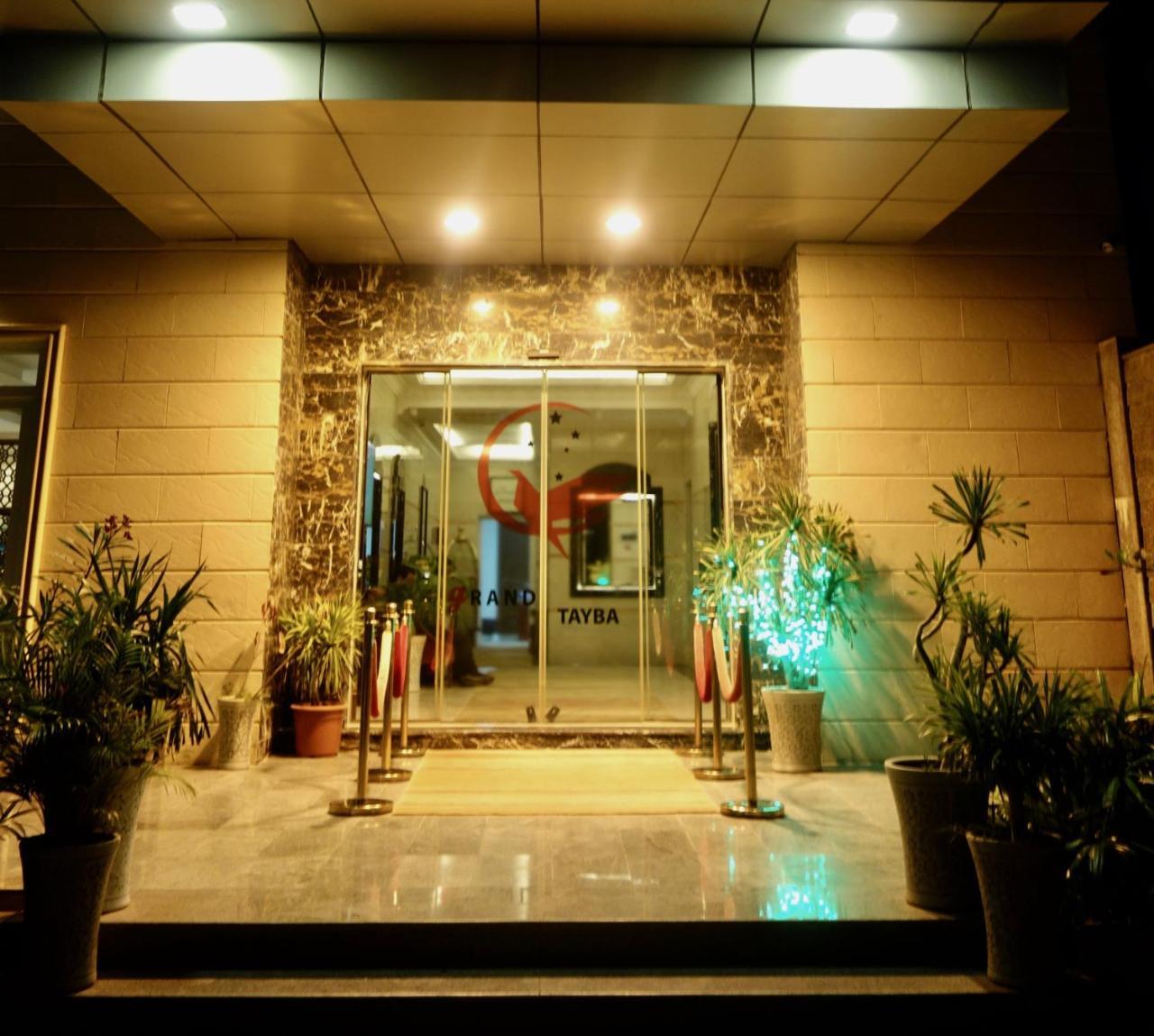 Grand Tayba Hotel Салалах Екстериор снимка