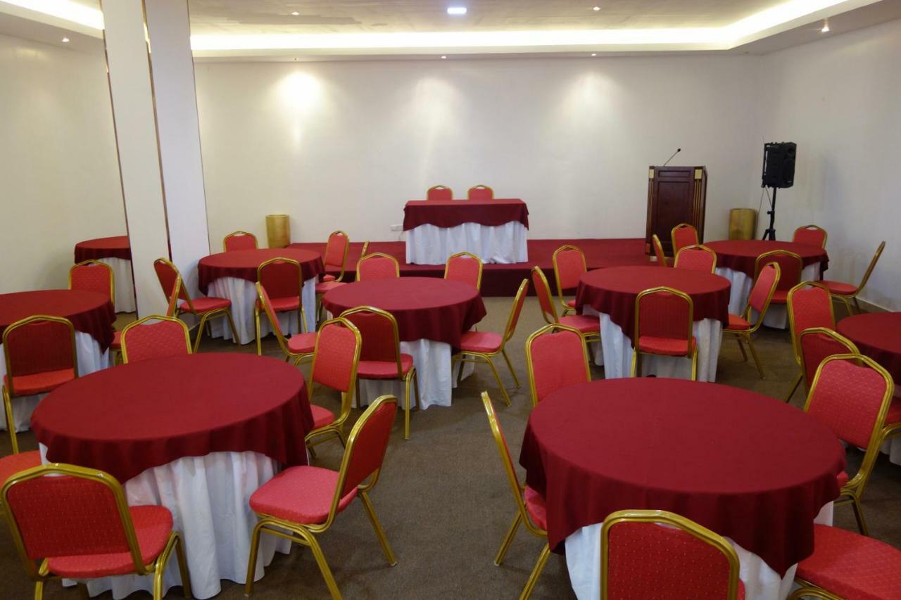 Grand Tayba Hotel Салалах Екстериор снимка